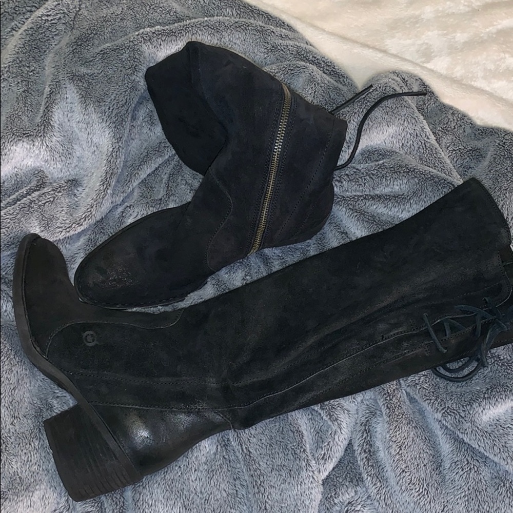 Size 7 Born boots🖤